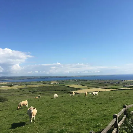 Conway's With Sea View Nestling By Cliffs-of-moher Couette-café Liscannor