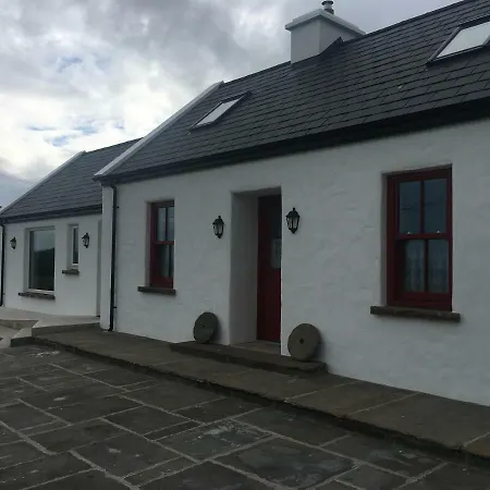 Conway's With Sea View Nestling By Cliffs-of-moher Couette-café
