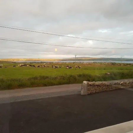 Panzió Conway's With Sea View Nestling By Cliffs-of-moher