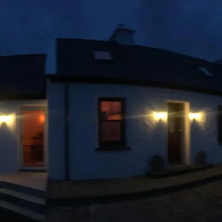 Conway's With Sea View Nestling By Cliffs-of-moher Panzió Liscannor