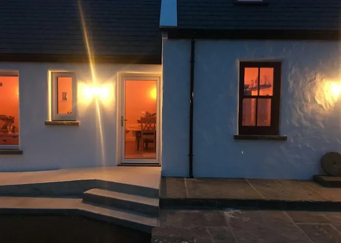 Conway's With Sea View Nestling By Cliffs-of-moher 利斯坎诺